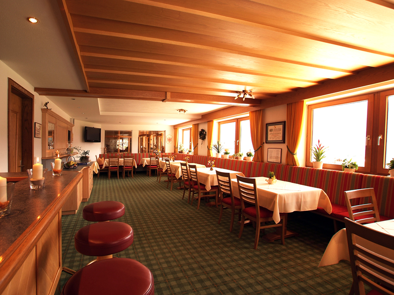 Hausbar und Aufenthaltsraum in Serfaus Hausbar und Aufenthaltsraum in Serfaus